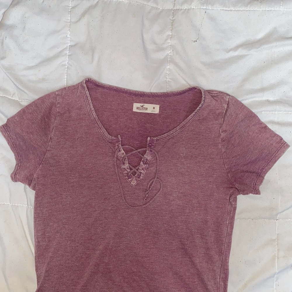 Hollister Tee with V-Neck CrissCross Tie